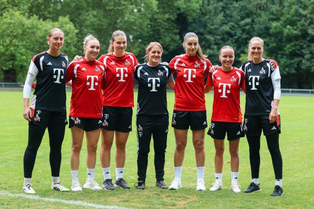 Angebot: 1. FC Köln Frauen, Auftakttraining, 05.07.2026 Pauline Nelles, Sophie Nachtigall, Elise Stenevik, Britta Carlson, Laureta Elmazi, Beke Sterner und Inga Schuldt beim Auftakttraining der Frauen des 1. FC Köln zur Saison 2026 27 der 1. Frauen Fussball Bundesliga, Trainingsgelände am Geißbockheim, Köln, 05.07.2026 DFL DFB regulations prohibit any use of photographs as image sequences and or quasi-video. *** 1 FC Köln Women s Team, Season-Opening Training Session, July 5, 2026: Pauline Nelles, Sophie Nachtigall, Elise Stenevik, Britta Carlson, Laureta Elmazi, Beke Sterner, and Inga Schuldt at the 1 FC Köln Women’s first training session of the 2026–27 season in the Women’s Bundesliga, training facility at Geißbockheim, Cologne, July 5, 2026 DFL and DFB regulations prohibit any use of photographs as image sequences and or quasi-video Copyright: xBEAUTIFULxSPORTS Freisenx