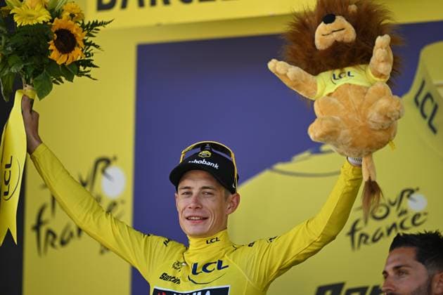 Danish Jonas Vingegaard of Team Visma-Lease a Bike pictured on the podium after the second stage of the 2026 Tour de France cycling race, a stage of 182km from Tarragona to Barcelona, Sunday 05 July 2026. The 113th edition of the Tour de France starts on Saturday 4 July in Barcelona, Spain, and will finish in Paris, France on the 26th of July. DAVIDxPINTENS  x180440435x