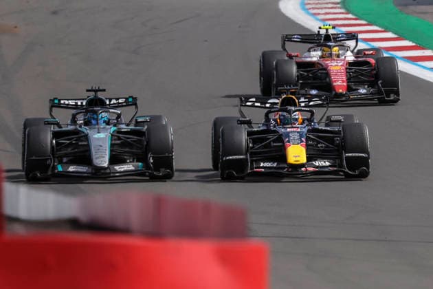 Formula 1 Pirelli British Grand Prix 2026. Lewis Hamilton (GBR), Scuderia Ferrari HP, SF-26, George Russell (GBR), Mercedes-AMG Petronas F1 Team, F1 W17, Max Verstappen (NED), Oracle Red Bull Racing, RB22 during Formula 1 Pirelli British Grand Prix 2026. on July 5., 2026 in Silverstone Circuit, Silverstone, United Kingdom, Zsombor Toth Silverstone Silverstone Circuit West Northamptonshire United Kingdom