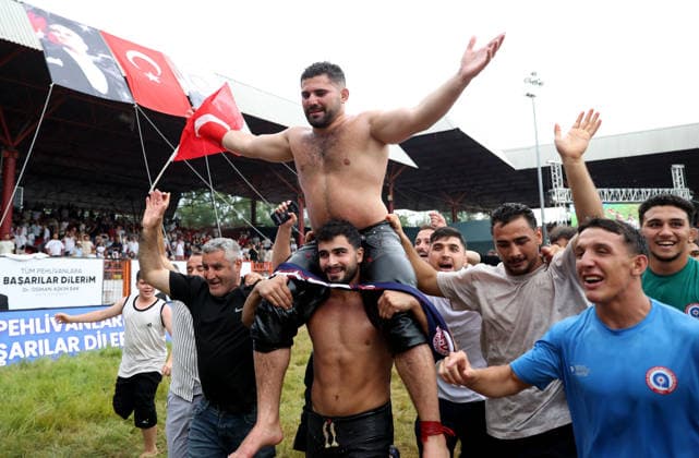 Erkan Tas wins chief wrestler title at 665th Historic Kirkpinar Oil Wrestling Festival EDIRNE, TURKIYE - JULY 5: Erkan Tas celebrates after defeating Feyzullah Akturk in the final to become the chief wrestler at the 665th Historic Kirkpinar Oil Wrestling Festival at the Sarayici Er Meydani wrestling grounds in Edirne, Turkiye, on July 5, 2026. Ozgun Tiran Anadolu Edirne Turkey. Editorial use only. Please get in touch for any other usage.  Copyright: x2026xAnadoluxOzgunxTiranx