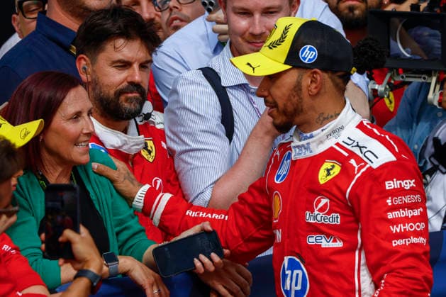 Silverstone, : Motorsport: FIA F1 Grand Prix of Britain on July, 5, 2026, Silverstone, Motorsport: FIA F1 Grand Prix of Britain (Photo by Juergen Tap) 44 HAMILTON Lewis (gbr), Scuderia Ferrari SF-26 with his mother in law, Mutter, Stiefmutter, Linda Silverstone GBR *** Silverstone, Motorsport: FIA F1 Grand Prix of Britain on July 5, 2026, Silverstone, Motorsport: FIA Formula 1 Grand Prix of Great Britain. Photo by Juergen Tap 44: Lewis Hamilton (GBR), driving a Scuderia Ferrari SF 26, with his mother-in-law, Linda, at Silverstone, GBR