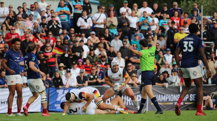EM im 7er-Rugby in Hamburg: Felix Hufnagel führt die deutsche Nationalmannschaft im Endspiel gegen Frankreich zum Sieg. *** Rugby Sevens European Championship in Hamburg: Felix Hufnagel Leads the German National Team to Victory in the Final Against France