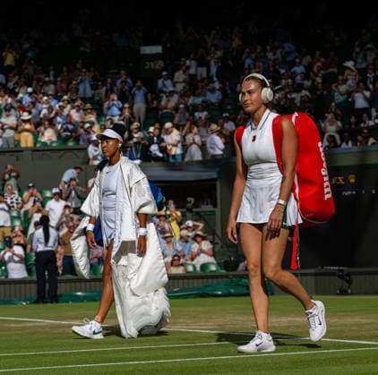 Tennis - Wimbledon Championship 2026 - Day 7 LONDON, ENGLAND - Sunday, July 5, 2026: Naomi Osaka (JPN) (L) and Aryna Sabalenka (BEL) walk onto court before the Ladies Singles Fourth Round match on Day Seven of The Championships Wimbledon 2026 at the All England Lawn Tennis and Croquet Club. (Photo by Kirsten Holst Propaganda) LONDON All England Lawn Tennis and Croq GREATER LONDON ENGLAND  Copyright: xKirstenxHolstx 2026-07-05-057-Wimbledon_Day_7