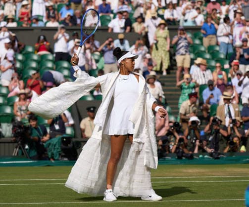 2026 Wimbledon, July 05, Day 7 LONDON, - JULY 5: Naomi Osaka of Japan at the net before play in a Japanese inspired white embroidered cloak for her match against Aryna Sabalenka in the fourth round during the 2026 Wimbledon, July 05, Day 7 at The all England club, Wimbledon on July 5, 2026 in London,GBR. London The all England club, Wimbledon GBR Copyright: xPeterxvanxdenxBerg ISIxPhotosx 9462