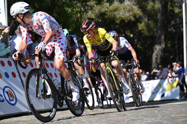 Tour de France 2026 Stage 2 BARCELONA, SPAIN - JULY 05 : Pogacar Tadej (SLO) of UAE Team Emirates XRG, Vingegaard Jonas (DEN) of Team Visma Lease a Bike in action during stage 2 of the 113rd edition of Tour de France an UCI World Tour 2.UWT cycling road race stage for Men Elite of 182 km with start in Tarragona and finish in Barcelona on July 5, 2026 in Barcelona, Spain, 05 07 2026 ( Motordriver Kurt Vandenborre - Barcelona Spain  Copyright: xSzymonxGruchalskix
