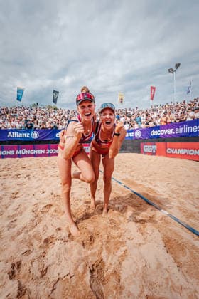 Beachvolleyball Frauen Allianz German Beach Tour 2026 Tourstop München 05.07.2026 v.l. Lea Kunst und Melanie Paul gewinnen das Turnier in München Berlin Funkhaus Beach Berlin Deutschland *** Women s Beach Volleyball: Allianz German Beach Tour 2026, Munich Stop, July 5, 2026; Lea Kunst and Melanie Paul win the tournament in Munich; Berlin Funkhaus Beach, Berlin, Germany