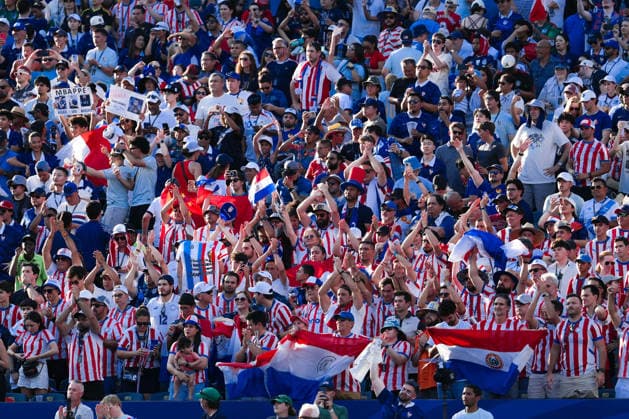 Fans of Paraguay cheer in the stands during the FIFA Men’s World Cup 2026 round of 16 football match between Paraguay and France at Philadelphia Stadium, in Philadelphia on July 4th 2026 (Photo by Alexandra Fechete SPP)  Copyright: xAlexandraxFechete SPPx Sportspressphoto_SPR185167