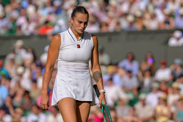Day Seven: The Championships - Wimbledon 2026 LONDON, ENGLAND JULY 05 - Aryna Sabalenka of Belarus looks dejected during Ladies Single Fourth Round against Naomi Osaka of Japan at The Wimbledon Lawn Tennis Championship at Wimbledon on July 05, 2026 in London, England. (Photo by Keeran Marquis)  Copyright: xKeeranxMarquis Fotoarena SPPx Sportspressphoto_SPR185185