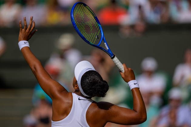 Day Seven: The Championships - Wimbledon 2026 LONDON, ENGLAND JULY 05 - Naomi Osaka of Japan during Ladies Single Fourth Round against Aryna Sabalenka of Belarus at The Wimbledon Lawn Tennis Championship at Wimbledon on July 05, 2026 in London, England. (Photo by Keeran Marquis)  Copyright: xKeeranxMarquis Fotoarena SPPx Sportspressphoto_SPR185187