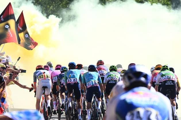 Tour de France 2026 Stage 2 BARCELONA, SPAIN - JULY 05 : Illustration picture smoke during stage 2 of the 113rd edition of Tour de France an UCI World Tour 2.UWT cycling road race stage for Men Elite of 182 km with start in Tarragona and finish in Barcelona on July 5, 2026 in Barcelona, Spain, 05 07 2026 Barcelona Spain  Copyright: xGarnierxEtiennex