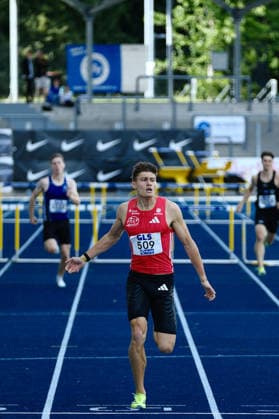 Deutsche Meisterschaften U23 U18; Bochum-Wattenscheid, 05.07.2026 Owe Fischer-Breiholz (Königsteiner LV, HE) gewinnt die 400m Hürden der Männer im U23 Finale deutlich und feiert bei dem Zieldurchlauf; Deutsche Meisterschaften U23 U18; Bochum-Wattenscheid, 05.07.2026 *** German U23 and U18 Championships, Bochum-Wattenscheid, July 5, 2026: Owe Fischer Breiholz of Königsteiner LV (HE) wins the men’s 400-meter hurdles in the U23 final by a wide margin and celebrates as he crosses the finish line at the German U23 and U18 Championships in Bochum-Wattenscheid, July 5, 2026 Copyright: xBEAUTIFULxSPORTS Piepenstockx
