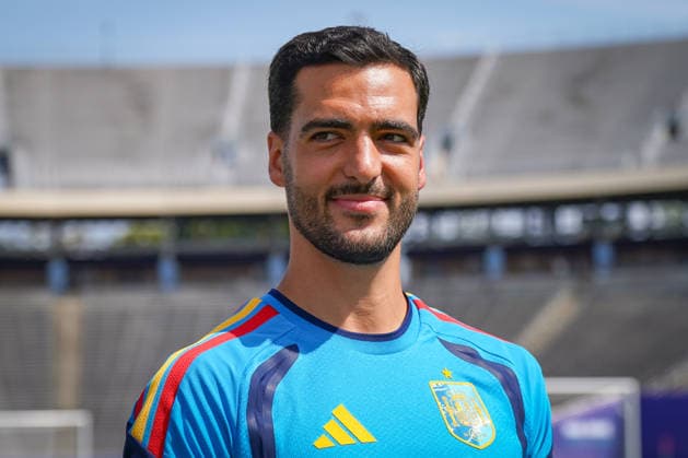 USA: Fußball FIFA World Cup, WM, Weltmeisterschaft, Fussball WM, Weltmeisterschaft, Fussball 2026, Achtelfinale, Matchday -1, Spanien vor dem Achtelfinale gegen Portugal im Cotton Bowl Stadium in Dallas, Texas: Spieler der spanischen Nationalmannschaft beim Abschlusstraining, Mikel Merino (Spanien 6) Portraitfoto, Portrait, Einzelaufnahme, Porträt *** USA Soccer FIFA World Cup, World Cup, 2026 World Cup, Round of 16, Matchday 1, Spain ahead of the Round of 16 match against Portugal at Cotton Bowl Stadium in Dallas, Texas; Spanish national team players during their final training session; Mikel Merino, Spain 6—portrait photo, portrait, close-up, portrait Copyright: xJOERANxSTEINSIEKx