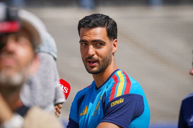 USA: Fußball FIFA World Cup, WM, Weltmeisterschaft, Fussball WM, Weltmeisterschaft, Fussball 2026, Achtelfinale, Matchday -1, Spanien vor dem Achtelfinale gegen Portugal im Cotton Bowl Stadium in Dallas, Texas: Spieler der spanischen Nationalmannschaft beim Abschlusstraining, Mikel Merino (Spanien 6) TV Interviews Medien *** USA Soccer FIFA World Cup, World Cup, 2026 World Cup, Round of 16, Matchday 1, Spain ahead of its Round of 16 match against Portugal at Cotton Bowl Stadium in Dallas, Texas; Spanish national team players during their final training session; Mikel Merino, Spain 6 TV interviews, media Copyright: xJOERANxSTEINSIEKx
