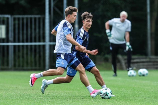Fussball, 3.Liga Saison 2026 2027 Trainingslager MSV Duisburg Training 05.07.2026, Stadion de Wageningse Berg Patrick Sussek (MSV Duisburg, 37) Simon Symalla (MSV Duisburg, 23) Wageningen Stadion de Wageningse Berg Niederlande *** Sports, Soccer, 3rd Division, 2026–2027 Season, MSV Duisburg Training Camp, July 5, 2026, De Wageningse Berg Stadium, Patrick Sussek (MSV Duisburg), 37 Simon Symalla (MSV Duisburg), 23 Wageningen, De Wageningse Berg Stadium, Netherlands