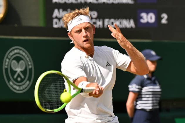 Wimbledon Tennis Championships 2026 - Day 7 LONDON, UNITED KINGDOM - JULY 5: Alejandro Davidovich Fokina of Spain plays in the Men s singles fourth round match against Felix Auger-Aliassime (not seen) of Canada during day seven of The Wimbledon Tennis Championships at All England Lawn Tennis and Croquet Club on July 05, 2026 in London, United Kingdom. Ray Tang Anadolu London United Kingdom. Editorial use only. Please get in touch for any other usage.  Copyright: x2026xAnadoluxRayxTangx