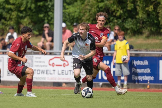 Markus Maurer (TSV Berg), vorn. TSV Berg vs SSV Ulm, Fussball, Freundschaftsspiel, 05.07.2026 TSV Berg vs SSV Ulm, Fussball, Freundschaftsspiel, 05.07.2026 Leutkirch *** Markus Maurer, TSV Berg; foreground: TSV Berg vs. SSV Ulm, soccer, friendly match, July 5, 2026; TSV Berg vs. SSV Ulm, soccer, friendly match, July 5, 2026, Leutkirch Copyright: xEibner-Pressefotox EP_EER