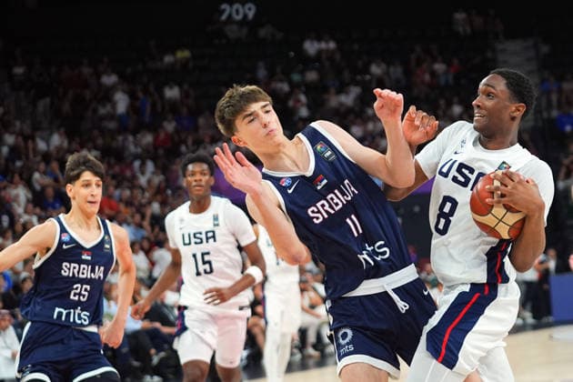 Sport Bilder des Tages United States v Serbia - FIBA U17, U 17 Basketball World Cup ISTANBUL, TURKIYE - JULY 5: Jordan Page (8) of US in action against Matija Lukic (11) of Serbia during the FIBA Under-17 Basketball World Cup final game between US and Serbia at the Basketball Development Center in Istanbul, Turkiye, on July 5, 2026. Esra Bilgin Anadolu Istanbul Turkey. Editorial use only. Please get in touch for any other usage.  Copyright: x2026xAnadoluxEsraxBilginx