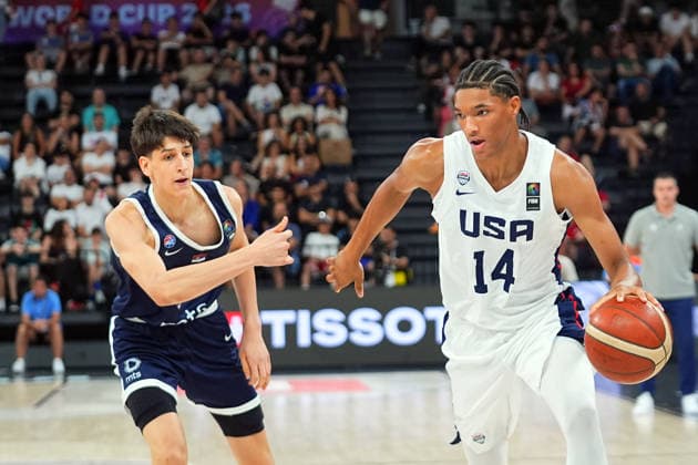 United States v Serbia - FIBA U17, U 17 Basketball World Cup ISTANBUL, TURKIYE - JULY 5: Clarence Rosser Jr (14) of US in action against Nikola Kusturica (L) of Serbia during the FIBA Under-17 Basketball World Cup final game between US and Serbia at the Basketball Development Center in Istanbul, Turkiye, on July 5, 2026. Esra Bilgin Anadolu Istanbul Turkey. Editorial use only. Please get in touch for any other usage.  Copyright: x2026xAnadoluxEsraxBilginx