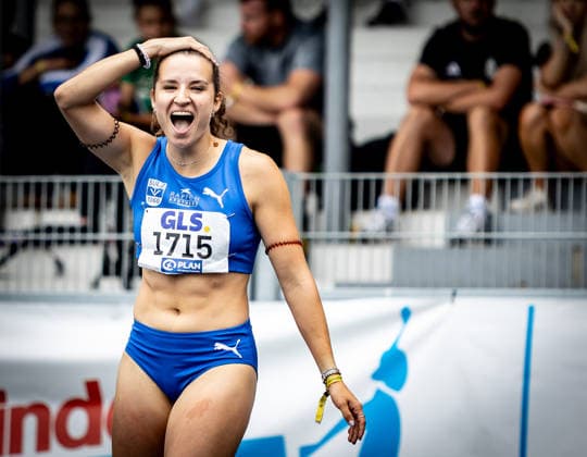 Deutsche Meisterschaften U23 U18; Bochum-Wattenscheid, 05.07.2026 Freut sich über den Deutschen Meistertitel über 100m Hürden der Juniorinnen U23: Rosina Schneider (TV Sulz); Deutsche Meisterschaften U23 U18 am 05.07.2026 im Lohrheidestadion in Bochum-Wattenscheid (Nordrhein-Westfalen). *** German U23 and U18 Championships, Bochum-Wattenscheid, July 5, 2026: Rosina Schneider of TV Sulz celebrates winning the German U23 junior women’s 100-meter hurdles title. German U23 and U18 Championships on July 5, 2026, at Lohrheidestadion in Bochum-Wattenscheid North Rhine-Westphalia Copyright: xBEAUTIFULxSPORTS R.xSchmittx
