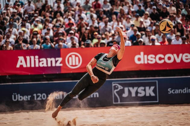 Beachvolleyball Frauen Allianz German Beach Tour 2026 Tourstop München 05.07.2026 Melanie Gernert springt am Ball vorbei München Zentraler Hochschulsport: Beach- Bayern Deutschland *** Women s Beach Volleyball: Allianz German Beach Tour 2026, Munich Stop, July 5, 2026. Melanie Gernert jumps past the ball. Munich Central University Sports, Beach, Bavaria, Germany