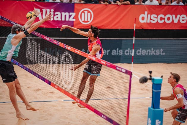 Beachvolleyball Männer Allianz German Beach Tour 2026 Tourstop München 05.07.2026 Niklas Held beim Angriff München Zentraler Hochschulsport: Beach- Bayern Deutschland *** Men s Beach Volleyball: Allianz German Beach Tour 2026, Munich Stop, July 5, 2026; Niklas Held on the attack; Munich Central University Sports; Beach; Bavaria; Germany