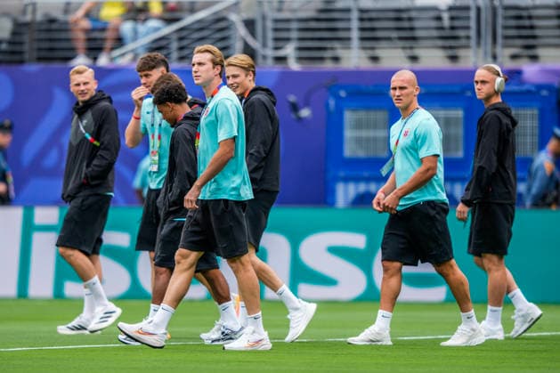 Fotball-VM 2026: Brasil - Norge East Rutherford, New Jersey , USA 20260705. Norges spillere ser pa banen for 8-delsfinalen mellom Brasil og Norge under fotball-VM 2026 pa New Jersey stadion. Foto: Fredrik Varfjell NTB East Rutherford, New Jersey USA EDITORIAL USE ONLY. RESTRICTED USE FOR BETTING COMPANIES Ref:_SPObtdA6A0_L1Y.jpg *** 2026 FIFA World Cup Brazil Norway East Rutherford, New Jersey, USA 20260705 Norway’s players look out onto the field for the Round of 16 match between Brazil and Norway during the 2026 FIFA World Cup at New Jersey Stadium. Photo: Fredrik Varfjell, NTB East Rutherford, New Jersey, USA EDITORIAL USE ONLY RESTRICTED USE FOR BETTING COMPANIES  Copyright: xFredrikxVarfjellx xNTBx