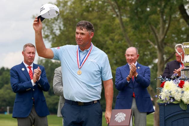 U.S. Senior Open Championship COLUMBUS, OHIO - JULY 5: Tournament winner Padraig Harrington of Ireland acknowledges the crowd on the 18th green during the award ceremony at the conclusion of the final round of the 46th U.S. Senior Open Championship 2026 at Scioto Country Club in Columbus, Ohio, USA, July 5, 2026. Columbus Ohio United States  Copyright: xAmyxLemusx originalFilename:lemus-ussenior260705_npTDU.jpg