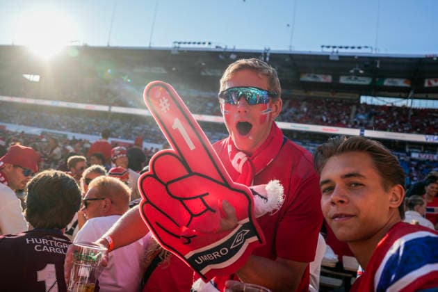 Fotball-VM 2026: Brasil - Norge Oslo 20260705. Publikum ser pa VM-kampen mellom Brasil og Norge som vises pa storskjerm pa Ullevaal stadion i Oslo sondag kveld. Foto: Javad Parsa NTB Oslo Norge EDITORIAL USE ONLY. RESTRICTED USE FOR BETTING COMPANIES Ref:_SPOs5Ng0Mx9RdM.jpg *** 2026 World Cup Brazil Norway Oslo 20260705 Spectators watch the World Cup match between Brazil and Norway, shown on a big screen at Ullevaal Stadium in Oslo on Sunday evening. Photo: Javad Parsa, NTB, Oslo, Norway. EDITORIAL USE ONLY. RESTRICTED USE FOR BETTING COMPANIES  Copyright: xJavadxParsax xNTBx