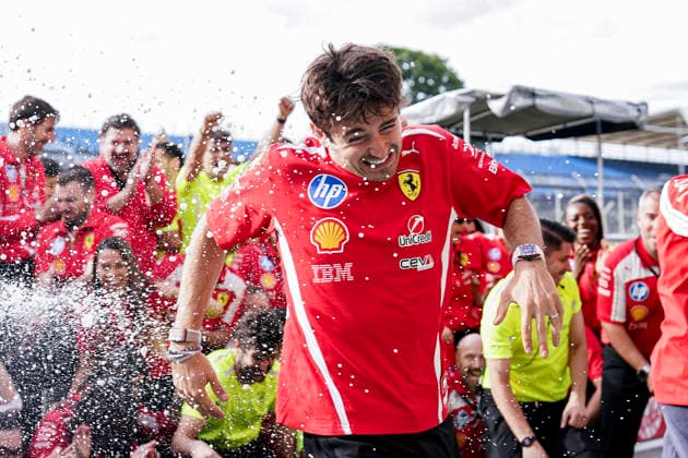 FORMULA ONE BRITISH GRAND PRIX 2026 Charles Leclerc 16 (MON) Ferrari celebrates with the Ferrari team during the Formula 1 Pirelli British Grand Prix 2026, 9th round of the 2026 Formula 1 World Championship, WM, Weltmeisterschaft from 3rd - 5th July, 2026 at the Silverstone Circuit, Silverstone, England. Credit: Robbie Hoad Every Second Media Editorial use only. All images are copyright Every Second Media Limited. No images may be reproduced without prior permission. Copyright: xIMAGO EveryxSecondxMediax ESM-2060-0832 RobbiexHoadx xEveryxSecondxMediax