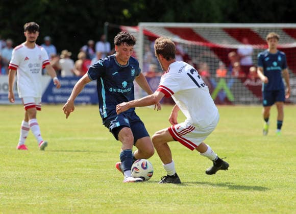 Fussball, Herren, Saison 2026 2027, TSV Moorenweis - TSV 1860 München, Testspiel, Vorbereitung Rron Gosalci (TSV 1860 München) (li.) mit Moritz Furtner (TSV Moorenweis) (re.) im Zweikampf um den Ball *** Soccer, Men s, 2026–2027 Season, TSV Moorenweis vs. TSV 1860 Munich, Friendly Match, Preseason: Rron Gosalci (TSV 1860 Munich, left) and Moritz Furtner (TSV Moorenweis, right) battle for the ball