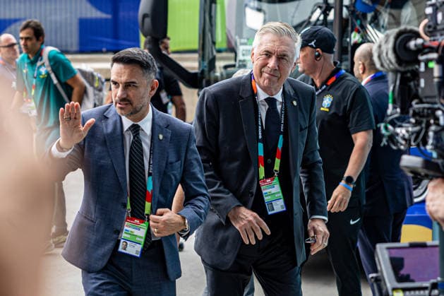 Brazil vs. Norway NOVA JERSEY, NJ - 05.07.2026: BRAZIL VS. NORWAY - The coach of the Brazilian national team, Nationalteam Carlo Ancelotti, arrives at MetLife Stadium before the match between Brazil and Norway, valid for the round of 16 of the FIFA World Cup, WM, Weltmeisterschaft, Fussball 2026, held in East Rutherford, New Jersey, United States, this Sunday (5). (Photo: Danilo Fernandes Fotoarena) x2979813x  DaniloxFernandes