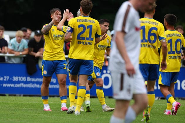FT Braunschweig vs. Eintracht BS, Testspiel Braunschweig, 05.07.2026, Fußball, Herren, Saison 2026 27, Freie Turnen Braunschweig vs Eintracht Braunschweig, Testspiel, Toejubel, Jovan Mijatovic (Eintracht Braunschweig) Niedersachsen Deutschland *** FT Braunschweig vs. Eintracht BS, Friendly Match in Braunschweig, July 5, 2026, Soccer, Men s, 2026–27 season, Freie Turnen Braunschweig vs. Eintracht Braunschweig, Friendly Match, Goal Celebration, Jovan Mijatovic, Eintracht Braunschweig, Lower Saxony, Germany