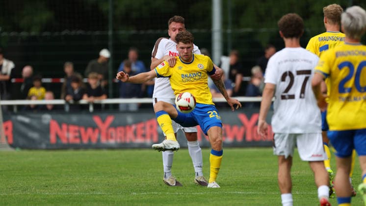 FT Braunschweig vs. Eintracht BS, Testspiel Braunschweig, 05.07.2026, Fußball, Herren, Saison 2026 27, Freie Turnen Braunschweig vs Eintracht Braunschweig, Testspiel, Kevin Ehlers (Eintracht Braunschweig) Niedersachsen Deutschland *** FT Braunschweig vs. Eintracht BS, Friendly Match in Braunschweig, July 5, 2026, Soccer, Men s, 2026–27 season, Freie Turnen Braunschweig vs. Eintracht Braunschweig, Friendly Match, Kevin Ehlers, Eintracht Braunschweig, Lower Saxony, Germany
