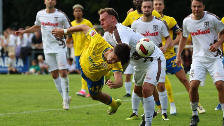 FT Braunschweig vs. Eintracht BS, Testspiel Braunschweig, 05.07.2026, Fußball, Herren, Saison 2026 27, Freie Turnen Braunschweig vs Eintracht Braunschweig, Testspiel, Hugo Luis Afonso (Eintracht Braunschweig) Niedersachsen Deutschland *** FT Braunschweig vs. Eintracht BS, Friendly Match in Braunschweig, July 5, 2026, Soccer, Men s, 2026–27 season, Freie Turnen Braunschweig vs. Eintracht Braunschweig, Friendly Match, Hugo Luis Afonso, Eintracht Braunschweig, Lower Saxony, Germany