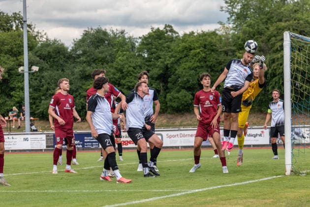 Radomir Novakovic (SSV Ulm 1846 Fußball) klaert gegen Meris Ajdarpasic (TSV Berg) TSV Berg vs SSV Ulm, Fussball, Freundschaftsspiel, 05.07.2026 TSV Berg vs SSV Ulm, Fussball, Freundschaftsspiel, 05.07.2026 Leutkirch *** Radomir Novakovic (SSV Ulm 1846) faces off against Meris Ajdarpasic (TSV Berg) TSV Berg vs. SSV Ulm, Soccer, Friendly Match, July 5, 2026 TSV Berg vs. SSV Ulm, Soccer, Friendly Match, July 5, 2026, Leutkirch Copyright: xEibner-Pressefotox EP_EER