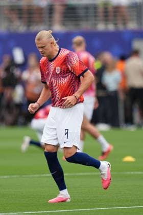 Erling Haaland of Norway warms up Brazil v Norway, 2026 FIFA World Cup, WM, Weltmeisterschaft, Fussball Round of 16, Football, New York New Jersey Stadium, East Rutherford, New Jersey, USA - 05 Jul 2026East Rutherford New York New Jersey Stadium New Jersey (NJ) United States of America  Copyright: xIsmaelxAdnan Shutterstockx 16975597l