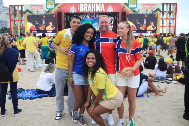 Brazil vs Norway, Copacabana Arena, Rio de RIO DE JANEIRO, RJ - 05.07.2026: BRAZIL VS NORWAY, COPACABANA ARENA, RIO DE - Fans watch the Brazil vs. Norway match in the Round of 16 at the arena set up on Copacabana Beach in Rio de Janeiro, RJ. (Photo: Luiz Gomes Fotoarena) x2979948x  LuizxGomes