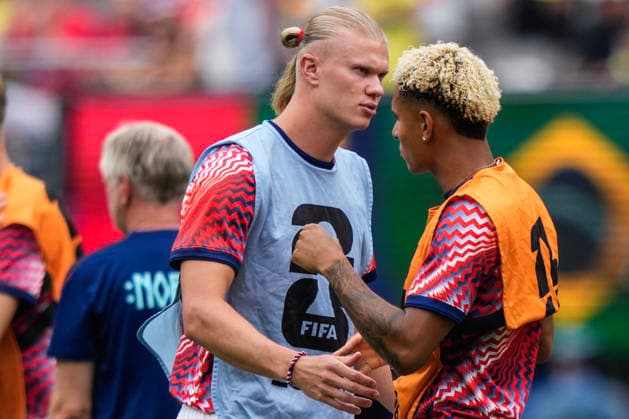 World Cup 2026: Brazil - Norway East Rutherford, New Jersey , USA 20260705. Norway s Erling Braut Haaland and Antonio Nusa before the round of 16 match between Brazil and Norway during the 2026 FIFA World Cup, WM, Weltmeisterschaft, Fussball at the New Jersey Stadium. Photo: Fredrik Varfjell NTB East Rutherford, New Jersey United States EDITORIAL USE ONLY. RESTRICTED USE FOR BETTING COMPANIES Ref:_SPO8VLB3mKNLi4.jpg *** 2026 World Cup: Brazil vs. Norway, East Rutherford, New Jersey, USA 20260705 Norway’s Erling Braut Haaland and Antonio Nusa before the Round of 16 match between Brazil and Norway during the 2026 FIFA World Cup at New Jersey Stadium. Photo: Fredrik Varfjell, NTB, East Rutherford, New Jersey, United States. EDITORIAL USE ONLY. RESTRICTED USE FOR BETTING COMPANIES  Copyright: xFredrikxVarfjellx xNTBx