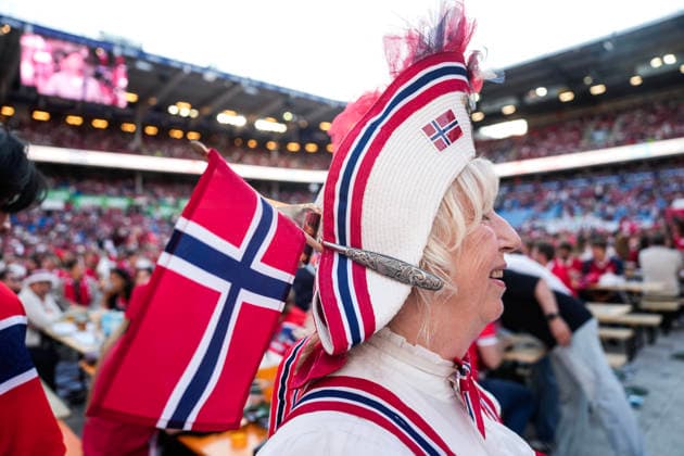 Fotball-VM 2026: Brasil - Norge Oslo 20260705. Publikum ser pa VM-kampen mellom Brasil og Norge som vises pa storskjerm pa Ullevaal stadion i Oslo sondag kveld. Foto: Javad Parsa NTB Oslo Norge EDITORIAL USE ONLY. RESTRICTED USE FOR BETTING COMPANIES Ref:_SPOAuu_zMZsHsM.jpg *** 2026 World Cup Brazil Norway Oslo 20260705 Spectators watch the World Cup match between Brazil and Norway, shown on a big screen at Ullevaal Stadium in Oslo on Sunday evening. Photo: Javad Parsa, NTB, Oslo, Norway. EDITORIAL USE ONLY. RESTRICTED USE FOR BETTING COMPANIES  Copyright: xJavadxParsax xNTBx