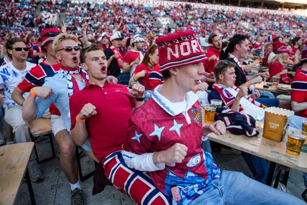 Fotball-VM 2026: Brasil - Norge Oslo 20260705. Publikum ror for VM-kampen mellom Brasil og Norge som vises pa storskjerm pa Ullevaal stadion i Oslo sondag kveld. Foto: Javad Parsa NTB Oslo Norge EDITORIAL USE ONLY. RESTRICTED USE FOR BETTING COMPANIES Ref:_SPOWVn1pxIMNpc.jpg *** 2026 World Cup Brazil Norway Oslo 20260705 Spectators cheer during the World Cup match between Brazil and Norway, shown on a big screen at Ullevaal Stadium in Oslo on Sunday evening. Photo: Javad Parsa, NTB, Oslo, Norway. EDITORIAL USE ONLY. RESTRICTED USE FOR BETTING COMPANIES  Copyright: xJavadxParsax xNTBx