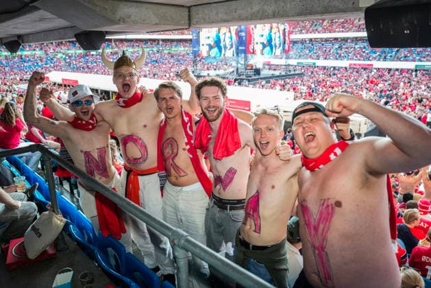 Fotball-VM 2026: Brasil - Norge Oslo 20260705. Publikum for VM-kampen mellom Brasil og Norge som vises pa storskjerm pa Ullevaal stadion i Oslo sondag kveld. Foto: Javad Parsa NTB Oslo Norge EDITORIAL USE ONLY. RESTRICTED USE FOR BETTING COMPANIES Ref:_SPOSR6MuGmNjmo.jpg *** 2026 World Cup Brazil Norway Oslo 20260705 Spectators watching the World Cup match between Brazil and Norway on a big screen at Ullevaal Stadium in Oslo on Sunday evening. Photo: Javad Parsa, NTB, Oslo, Norway. EDITORIAL USE ONLY. RESTRICTED USE FOR BETTING COMPANIES  Copyright: xJavadxParsax xNTBx