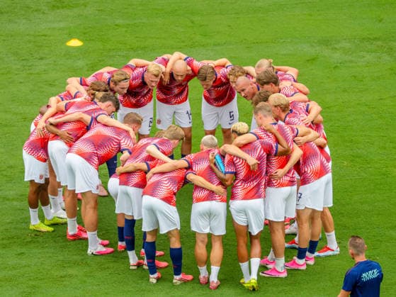 July 5, 2026, East Rutherford, New Jersey, USA: Norway huddles up prior to the 2026 FIFA World Cup, WM, Weltmeisterschaft, Fussball round of 16 match between Brazil and Norway at MetLife Stadium in East Rutherford, NJ East Rutherford USA - ZUMAr225 20260705_zsp_r225_002 Copyright: xScottxRausenbergerx