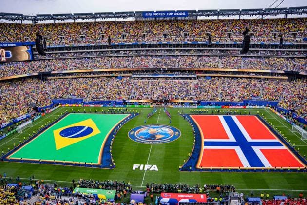 FIFA Fussball Weltmeisterschaft 2026, Achtelfinale, Brasilien vs. Norwegen, 05.07.2026, New Jersey Stadion Das Metlife Stadium vor Anpfiff mit den Flaggen von Brasilien und Norwegen *** 2026 FIFA World Cup, Round of 16, Brazil vs. Norway, July 5, 2026, New Jersey Stadium: MetLife Stadium before kickoff, with the flags of Brazil and Norway Copyright: xBahhoxKarax