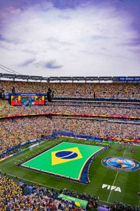 FIFA Fussball Weltmeisterschaft 2026, Achtelfinale, Brasilien vs. Norwegen, 05.07.2026, New Jersey Stadion Das Metlife Stadium vor Anpfiff mit den Flaggen von Brasilien und Norwegen *** 2026 FIFA World Cup, Round of 16, Brazil vs. Norway, July 5, 2026, New Jersey Stadium: MetLife Stadium before kickoff, with the flags of Brazil and Norway Copyright: xBahhoxKarax