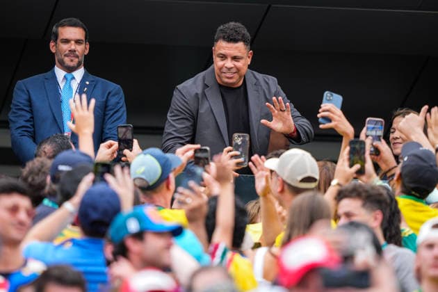 Fotball-VM 2026: Brasil - Norge East Rutherford, New Jersey , USA 20260705. Ronaldo Luiz Nazario de Lima pa tribunen under 8-delsfinalen mellom Brasil og Norge under fotball-VM 2026 pa New Jersey stadion. Foto: Fredrik Varfjell NTB East Rutherford, New Jersey USA EDITORIAL USE ONLY. RESTRICTED USE FOR BETTING COMPANIES Ref:_SPO8sps7PhcXlU.jpg *** 2026 FIFA World Cup Brazil vs. Norway East Rutherford, New Jersey, USA July 5, 2026 Ronaldo Luiz Nazario de Lima in the stands during the Round of 8 match between Brazil and Norway at the 2026 FIFA World Cup at New Jersey Stadium Photo: Fredrik Varfjell, NTB East Rutherford, New Jersey, USA EDITORIAL USE ONLY RESTRICTED USE FOR BETTING COMPANIES  Copyright: xFredrikxVarfjellx xNTBx