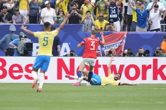 World Cup 2026: Brazil - Norway East Rutherford, New Jersey , USA 20260705. Norway s Kristoffer Ajer and Brazil s Matheus Cunha during the round of 16 match between Brazil and Norway during the 2026 FIFA World Cup, WM, Weltmeisterschaft, Fussball at the New Jersey Stadium. Photo: Terje Pedersen NTB East Rutherford, New Jersey United States EDITORIAL USE ONLY. RESTRICTED USE FOR BETTING COMPANIES Ref:_SPOJ8erqwTPua0.jpg *** 2026 World Cup: Brazil vs. Norway, East Rutherford, New Jersey, USA 20260705 Norway’s Kristoffer Ajer and Brazil’s Matheus Cunha during the Round of 16 match between Brazil and Norway at the 2026 FIFA World Cup at New Jersey Stadium. Photo: Terje Pedersen, NTB, East Rutherford, New Jersey, United States. EDITORIAL USE ONLY. RESTRICTED USE FOR BETTING COMPANIES  Copyright: xFredrikxVarfjellx xNTBx