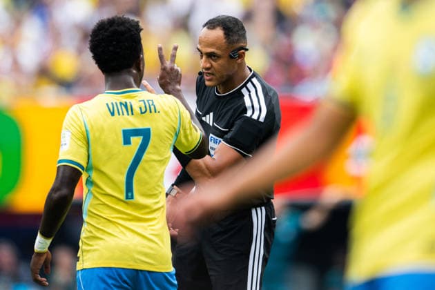 260705 Vinicius Junior of Brazil with referee Ismail Elfath during the FIFA World Cup, WM, Weltmeisterschaft, Fussball 2026 round of 16 football match between Brazil and Norway on July 5, 2026 in New Jersey. Photo: Jon Olav Nesvold BILDBYRAN COP 217 VG0982 bbeng fotboll football soccer fotball vm fotbolls-vm fotball-vm fotbolls-vm 2026 fifa world cup 2026 new york 8-delsfinale round of 16 brasilien brazil brasil norge norway domare *** July 5, 2026: Vinicius Junior of Brazil with referee Ismail Elfath during the FIFA World Cup 2026 Round of 16 soccer match between Brazil and Norway on July 5, 2026 in New Jersey. Photo by Jon Olav Nesvold. BILDBYRAN COP 217 VG0982 bbeng soccer football fotball World Cup soccer World Cup 2026 FIFA World Cup 2026 New York 8 round of 16 Brazil Norway referee  Copyright: JONxOLAVxNESVOLD BB260705JE031
