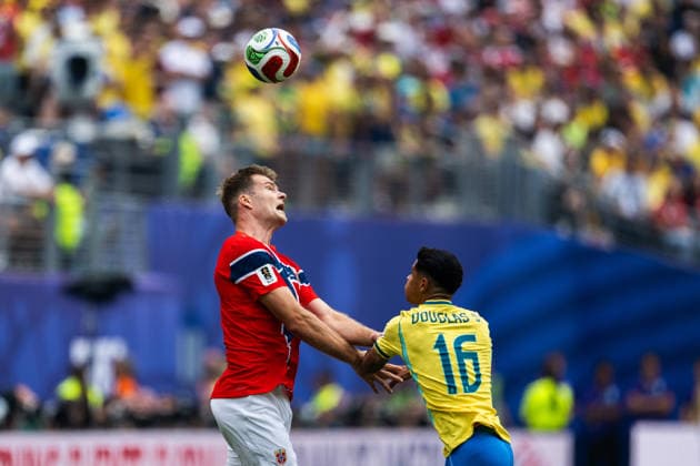 260705 Alexander Sorloth of Norway and Douglas Santos of Brazil during the FIFA World Cup, WM, Weltmeisterschaft, Fussball 2026 round of 16 football match between Brazil and Norway on July 5, 2026 in New Jersey. Photo: Jon Olav Nesvold BILDBYRAN COP 217 VG0982 bbeng fotboll football soccer fotball vm fotbolls-vm fotball-vm fotbolls-vm 2026 fifa world cup 2026 new york 8-delsfinale round of 16 brasilien brazil brasil norge norway *** July 5, 2026: Alexander Sorloth of Norway and Douglas Santos of Brazil during the FIFA World Cup 2026 Round of 16 soccer match between Brazil and Norway on July 5, 2026 in New Jersey. Photo by Jon Olav Nesvold. BILDBYRAN COP 217 VG0982 bbeng soccer football fotball World Cup 2026 FIFA World Cup 2026 New York 8 round of 16 Brazil Norway  Copyright: JONxOLAVxNESVOLD BB260705JE032