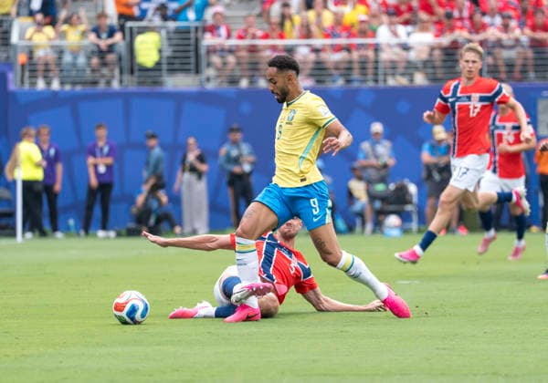 Elfmeter für Brasilien nach Foul von David Moeller Wolfe (Norway, 5) an Matheus Cunha (Brazil, 9) FIFA World Cup, WM, Weltmeisterschaft, Fussball 2026: Brazil v Norway 05 July 2026, FIFA World Cup 2026: Brazil v Norway (Round of 16) at New York New Jersey Stadium in East Rutherford, New Jersey, USA. *** Penalty kick for Brazil after a foul by David Moeller Wolfe of Norway; Matheus Cunha (Brazil, No. 9) scores. FIFA World Cup 2026: Brazil vs. Norway, July 5, 2026, 2026 FIFA World Cup: Brazil vs. Norway, Round of 16 at New York New Jersey Stadium in East Rutherford, New Jersey, USA Copyright: HMBxMedia xMarcoxBader