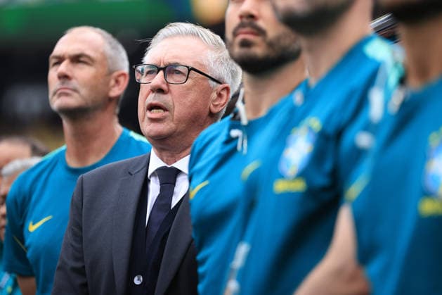 Brazil v Norway - FIFA World Cup, WM, Weltmeisterschaft, Fussball 05 July 2026 New Jersey - FIFA World Cup - Round of 16 - Brazil v Norway - Brazil coach Carlo Ancelotti wearing spectacle on the bench - Photo: Simon Stacpoole Offside. East Rutherford USA *** Brasilien gegen Norwegen – FIFA-Weltmeisterschaft, 5. Juli 2026, New Jersey – Achtelfinale der FIFA-Weltmeisterschaft: Brasilien gegen Norwegen – Brasiliens Trainer Carlo Ancelotti mit Brille auf der Bank – Foto: Simon Stacpoole – Abseits – East Rutherford, USA  Copyright: xSimonxStacpoolexOffside